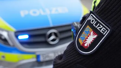 B202 bei Weißenhaus: Drei Fahrzeuge kollidieren – sieben Menschen leicht verletzt