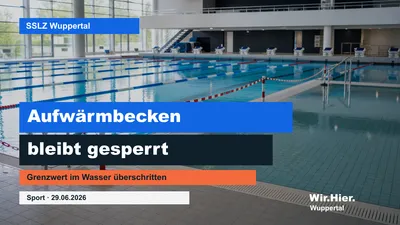 Hero-Bild eines Schwimmbeckens mit abgesperrter Bahn und ruhigem Sporthallenlicht.
